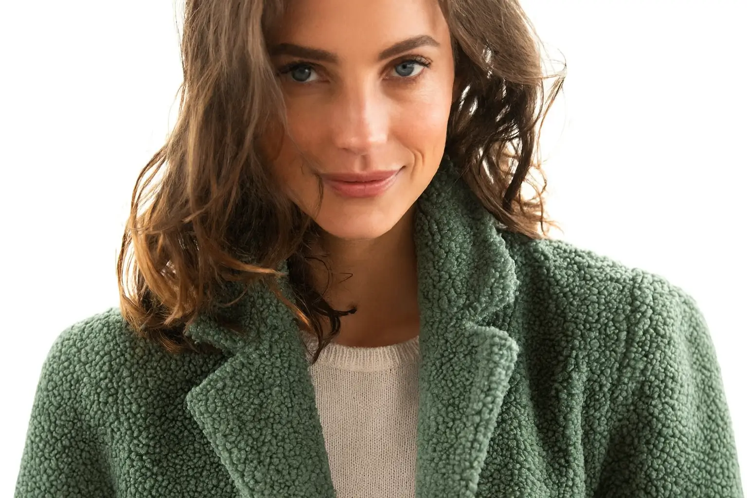 Zimné vrstvenie: tajomstvo štýlu aj pohodlia v chladných dňoch