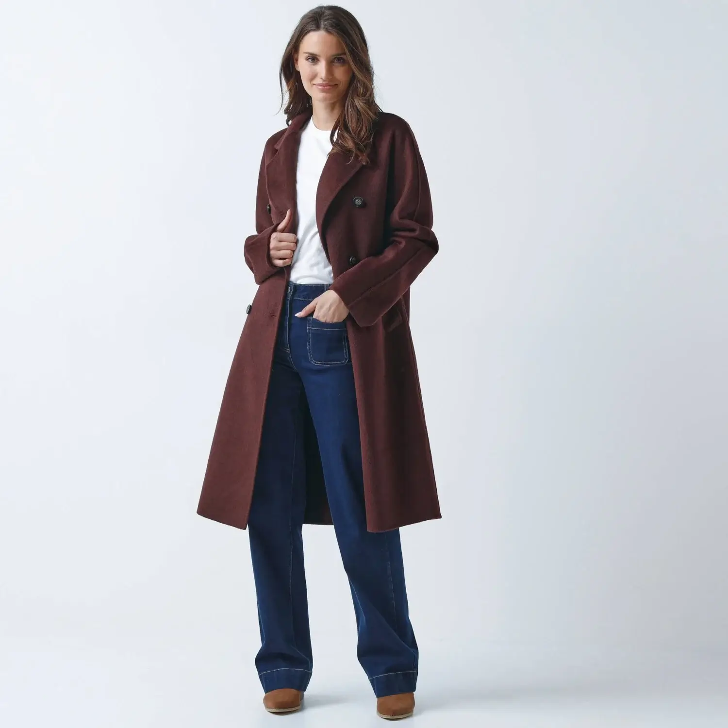 Široké džínsy s teplým kabátom