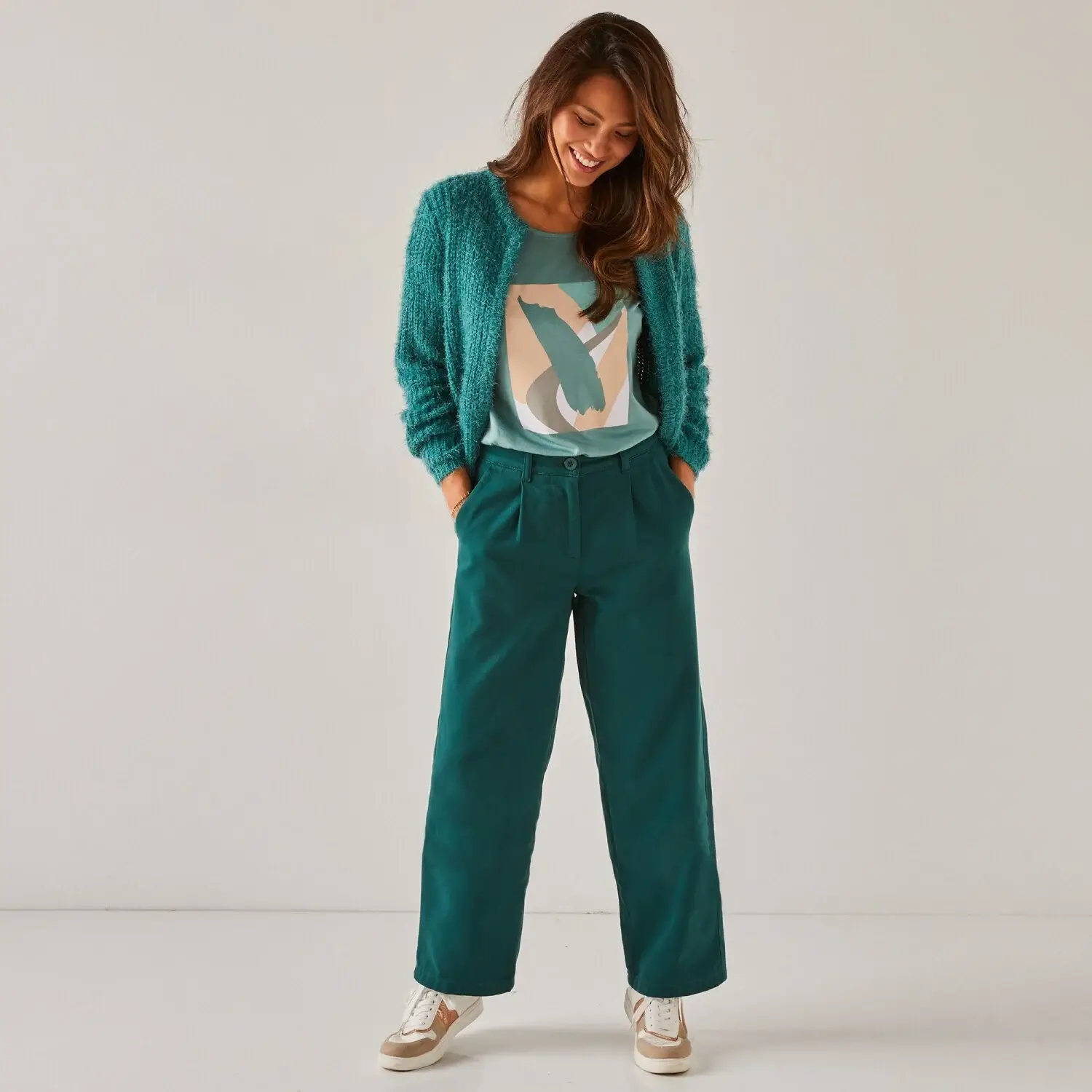 Široké nohavice s oversized svetrom zeleným