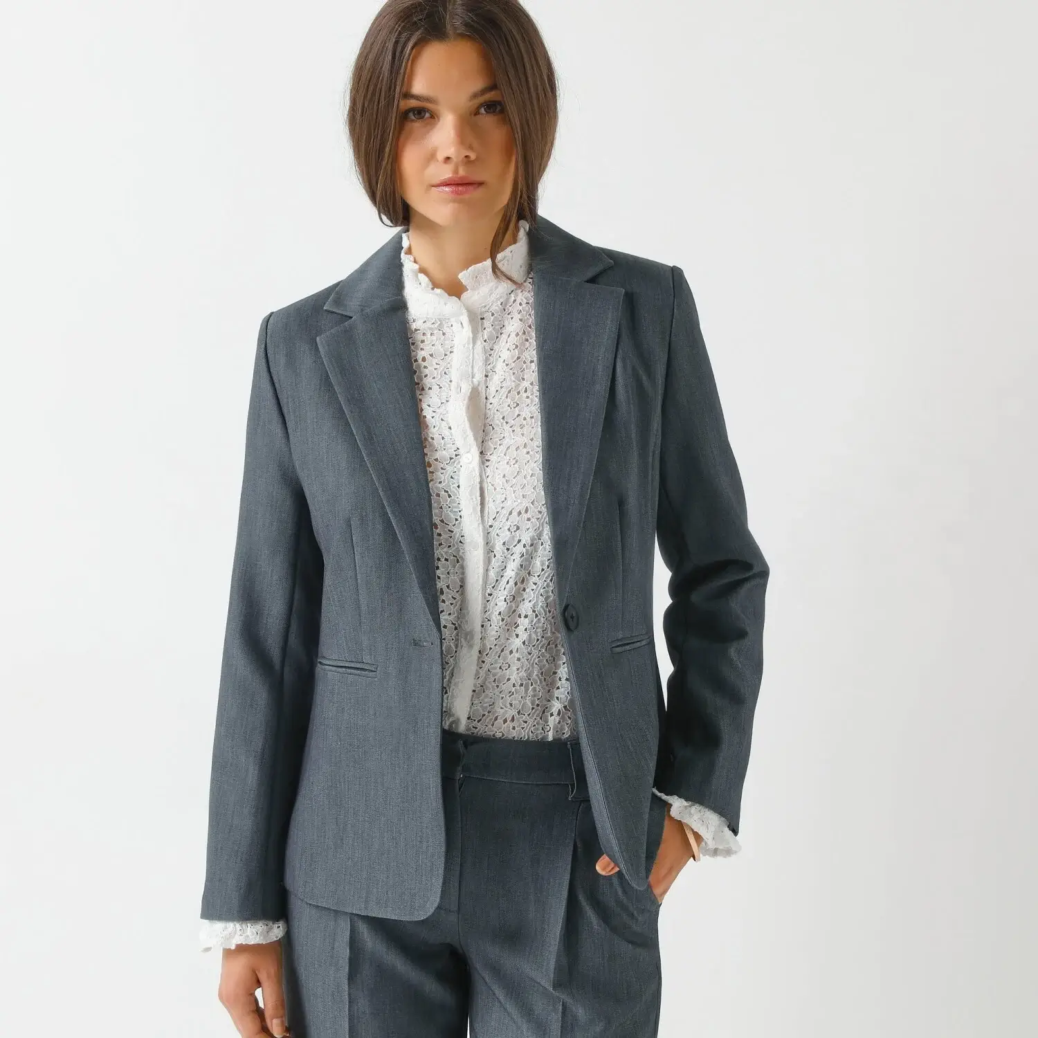 Sako a dámske nohavice do divadla