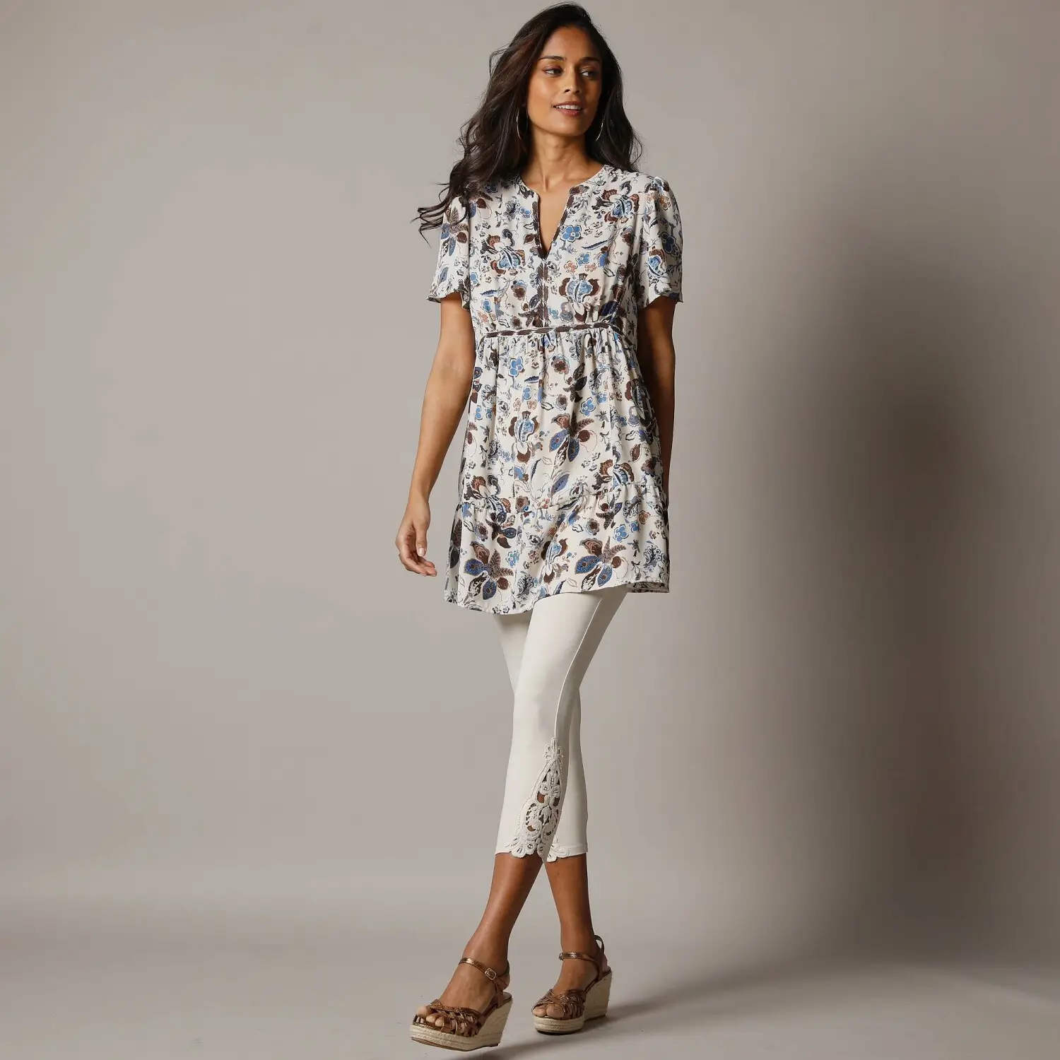 Biele krajkové legíny