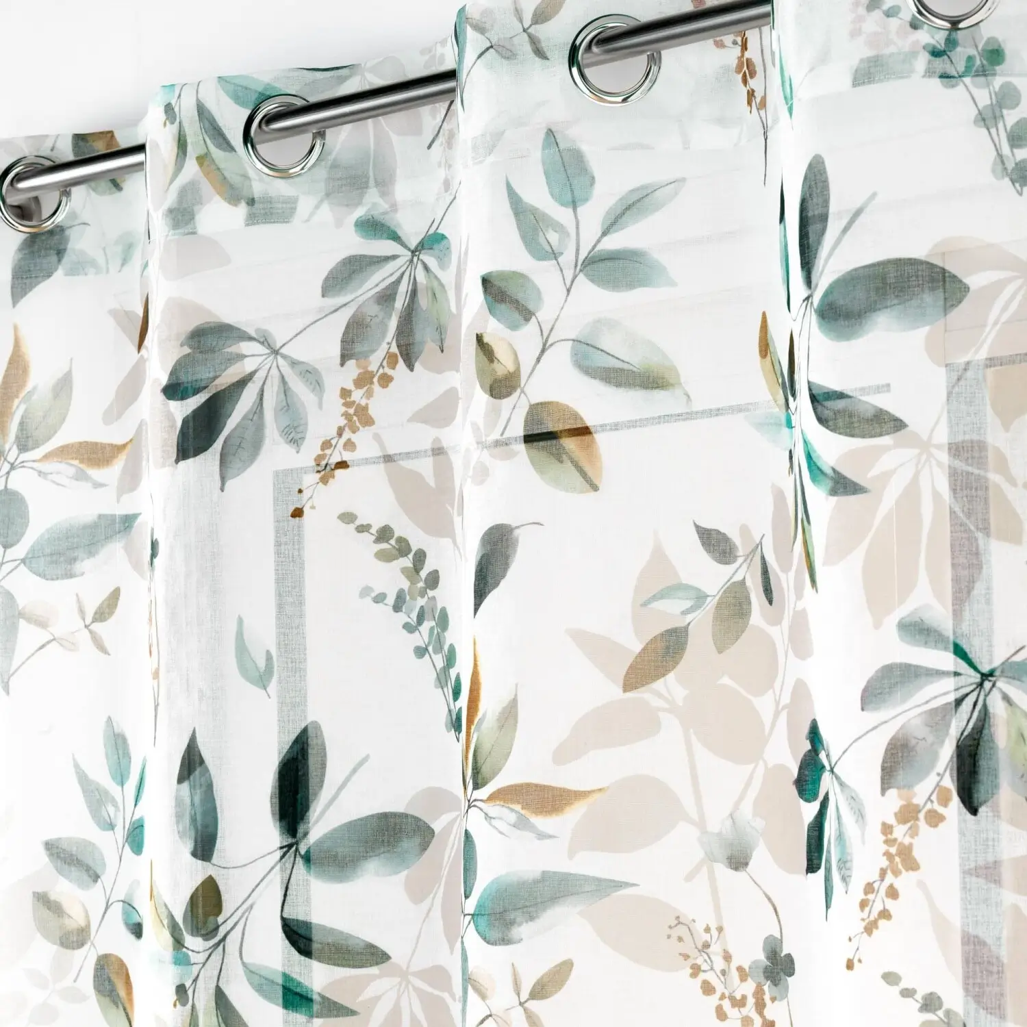 Záves so vzorom kvetín